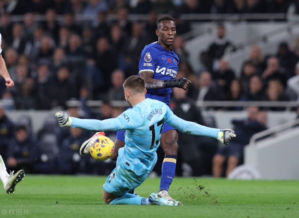 英超大逆转，精彩进球、神级扑救点燃现场气氛