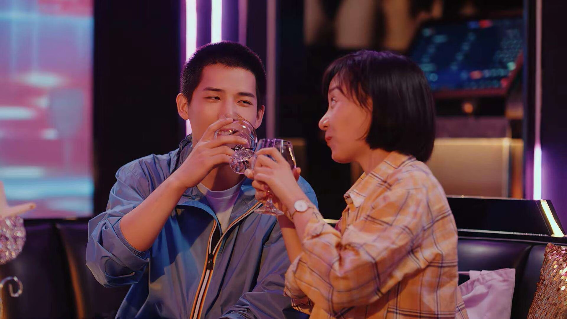 乐鱼电竞· (中国)官方网站-希腊女篮在欧洲锦标赛中继续豪夺冠军，荣耀传承不息，希腊女球迷