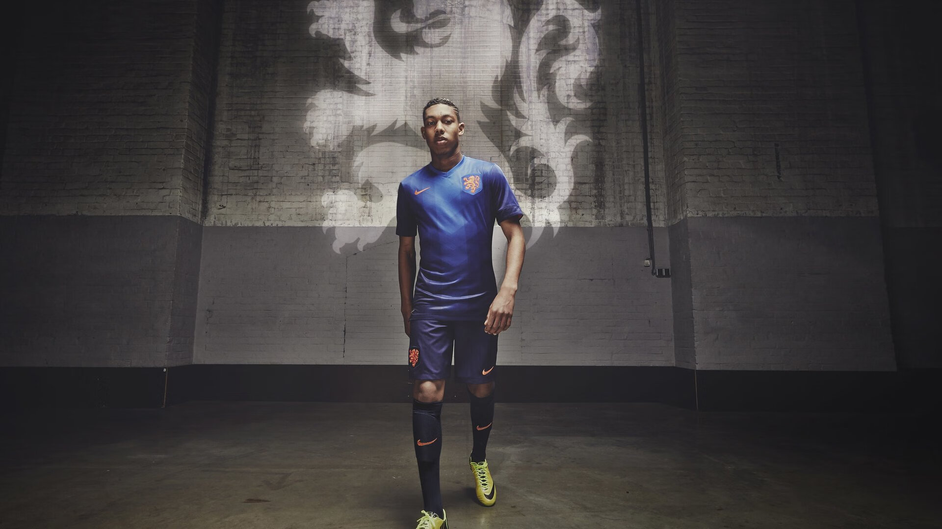 乐鱼电竞-西汉姆联新援闪耀赛场，球队士气大振，西汉姆联引援情况